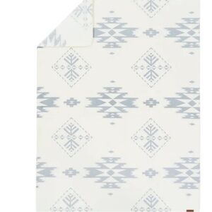 NWT Pendleton Plush Throw Blanket
